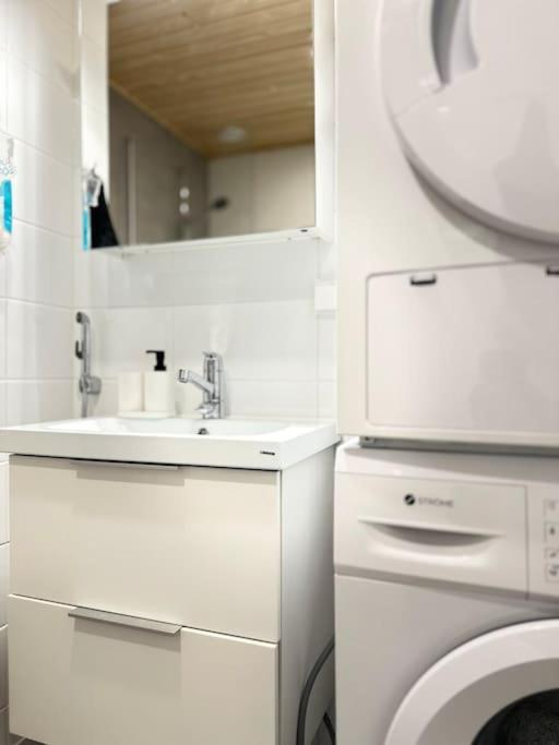 Ferienwohnung Huoneisto Juna Aseman Vieressae Vantaa Exterior foto